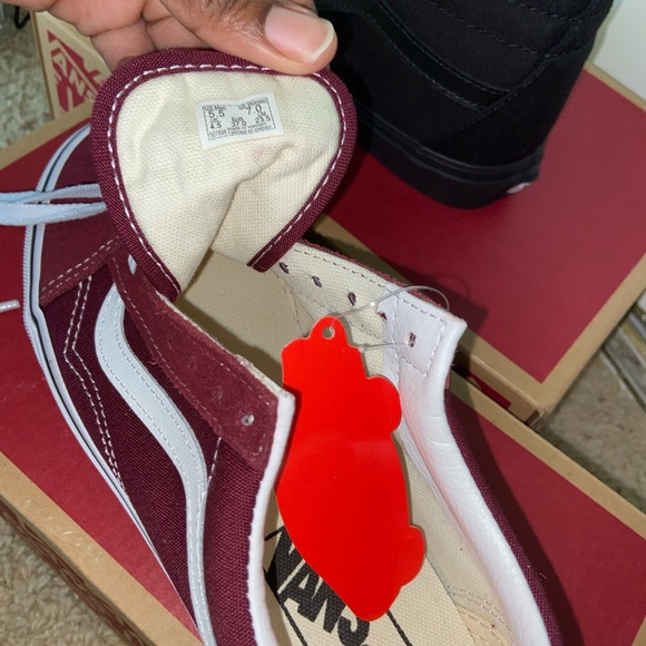 Vans - Picture 2 of 3